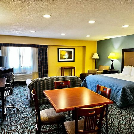 Regency Inn & Suites New London Mystic Exterior photo