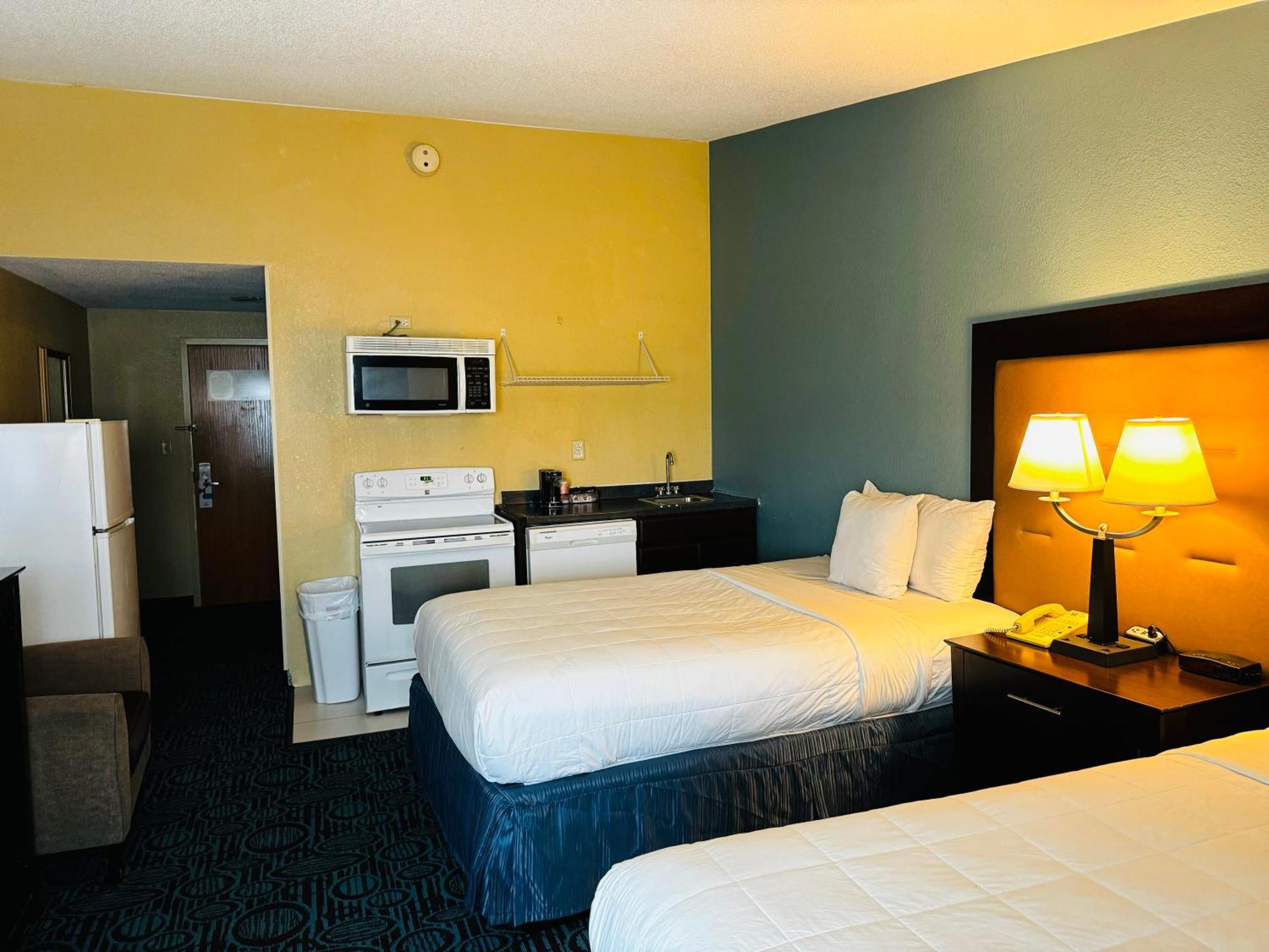 Regency Inn & Suites New London Mystic Exterior photo