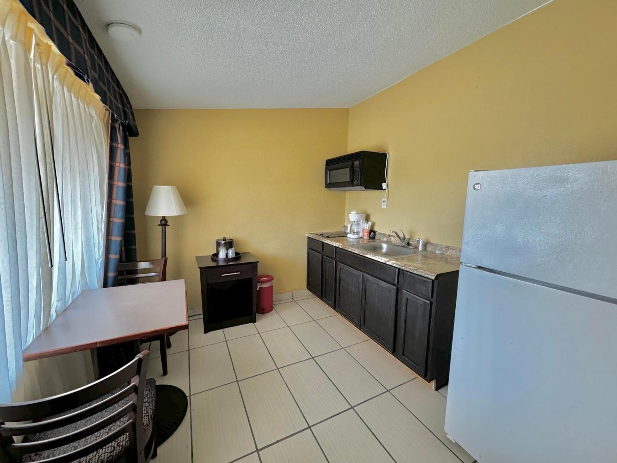 Regency Inn & Suites New London Mystic Exterior photo