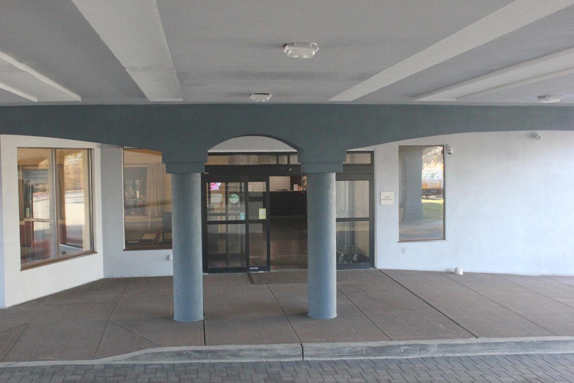 Regency Inn & Suites New London Mystic Exterior photo