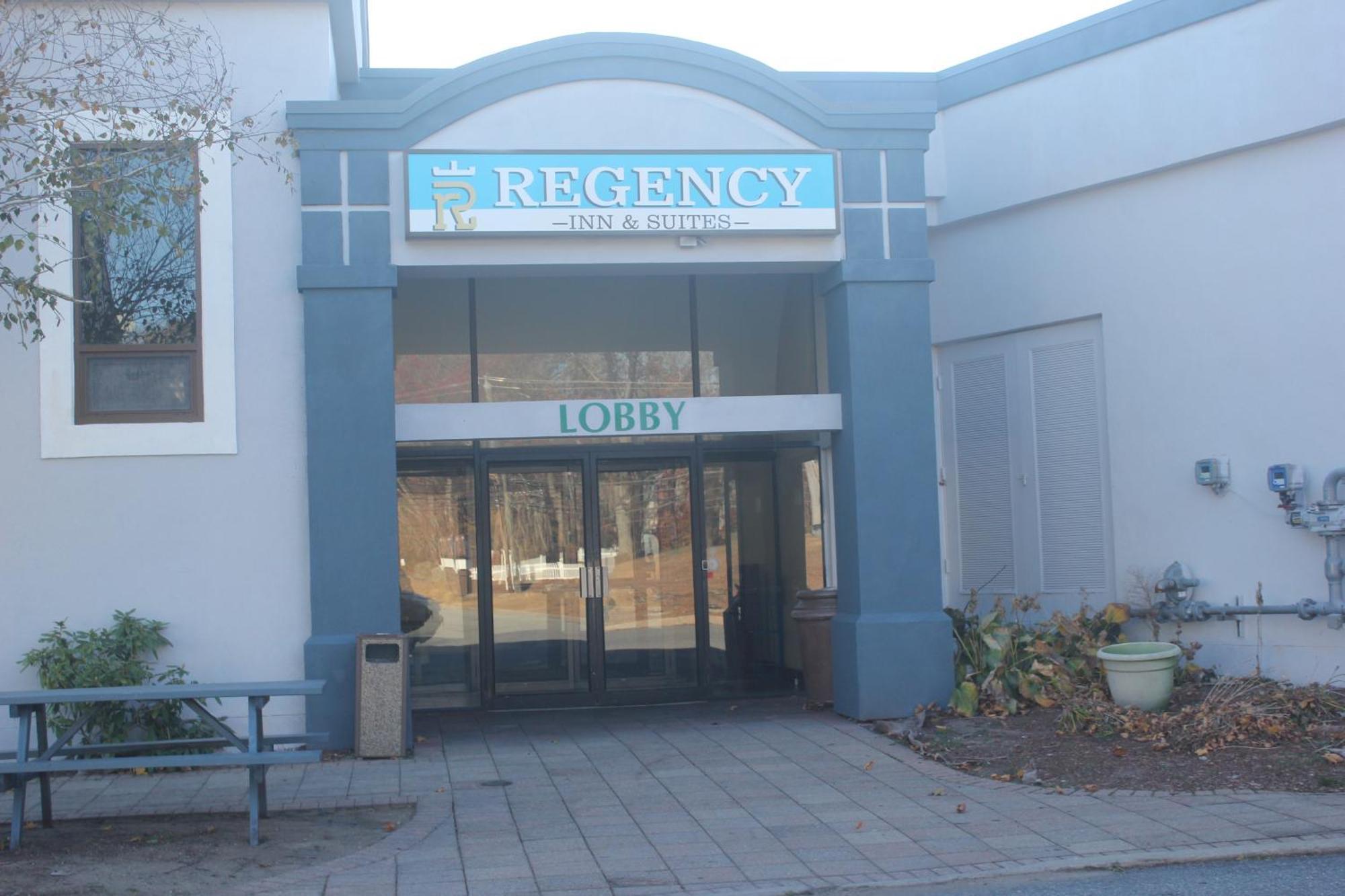 Regency Inn & Suites New London Mystic Exterior photo