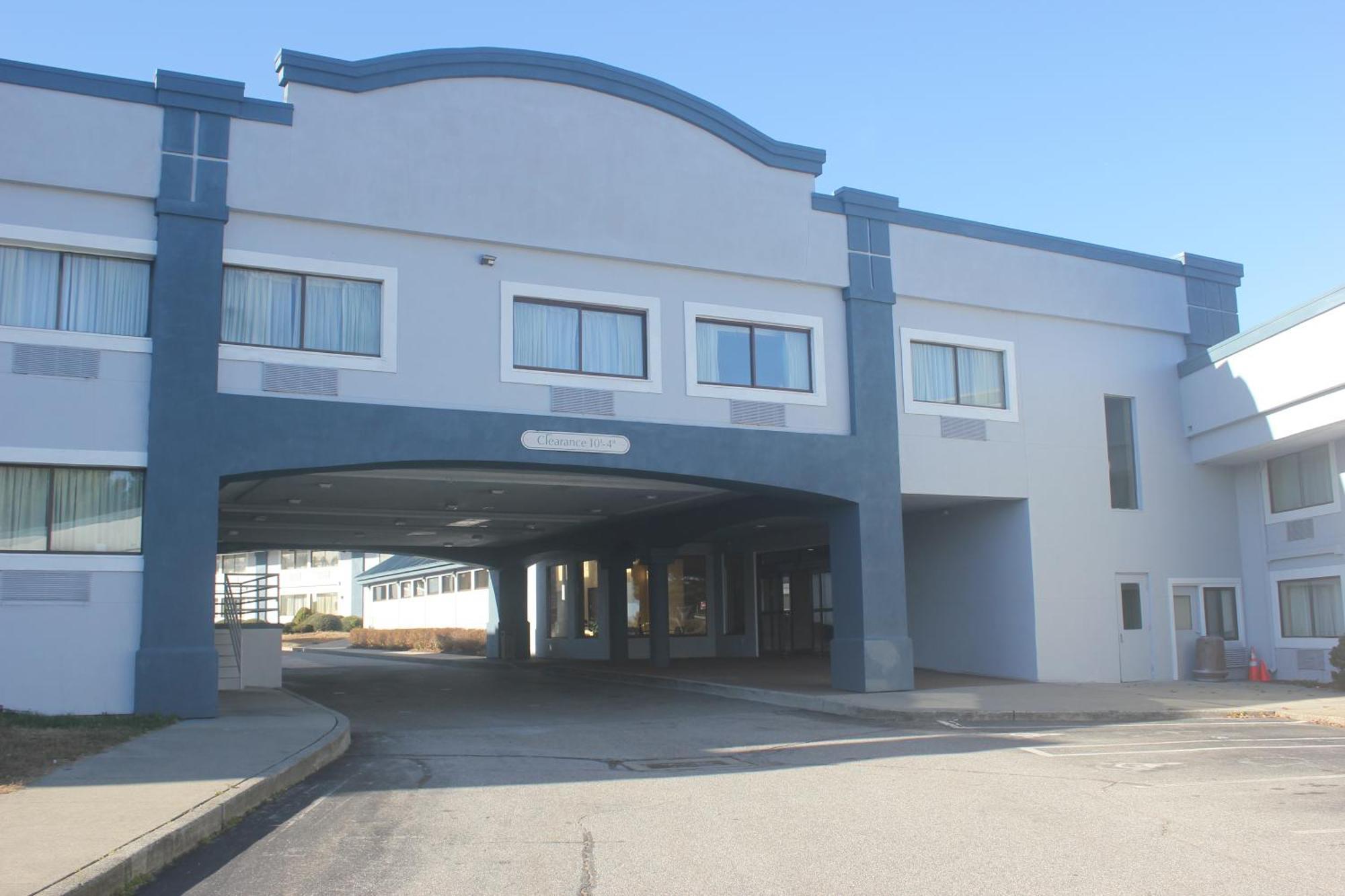 Regency Inn & Suites New London Mystic Exterior photo